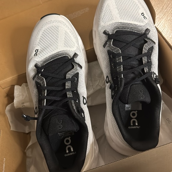 On cloud sneakers - Picture 4 of 5